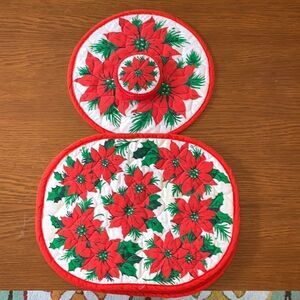 Vtg quilted Christmas poinsettia placemats, coaster & large hot pad set‎